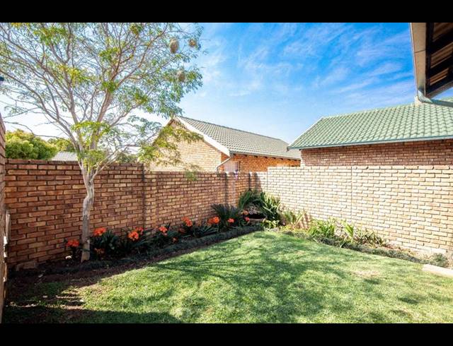 2 BEDROOM APARTMENT FOR SALE IN AMBERFIELD